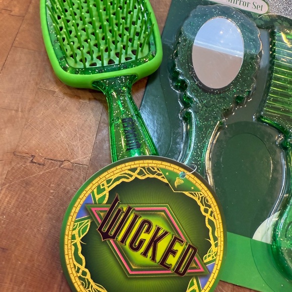 Wicked Green Hair Brush & Mirror Comb Combo with Watermelon Hand Lotion NEW - Picture 3 of 10